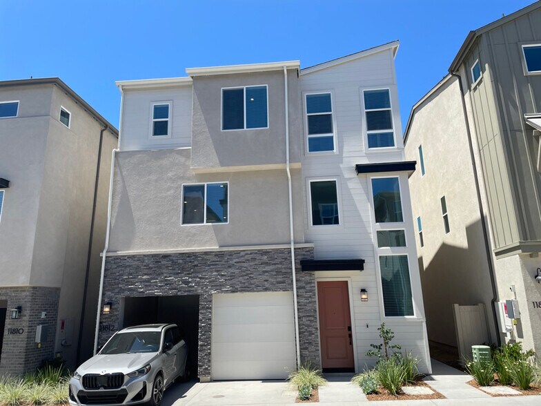 Building Photo - 11812 Ella Ln