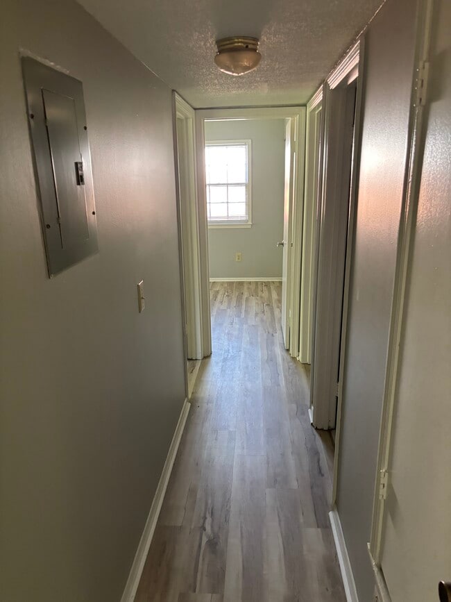 Building Photo - 807 Miriam Ave