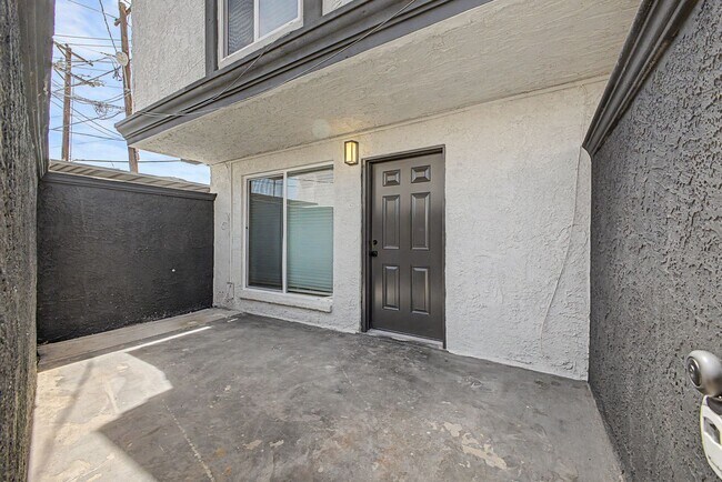 Building Photo - Spacious 2 Bed + Bonus Room | Large Private Yards | Covered Parking | 8 Weeks Free Rent!