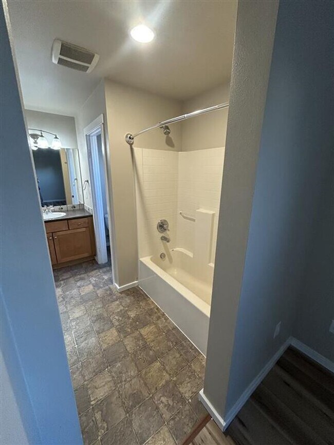 Building Photo - 203 Walnut Grove Ct