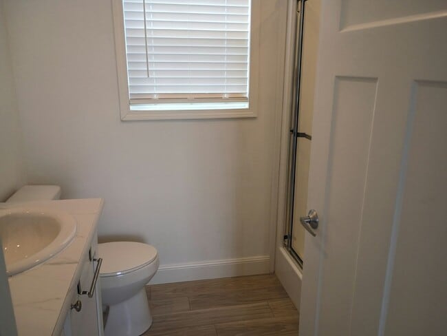 Building Photo - 10 Anita Dr