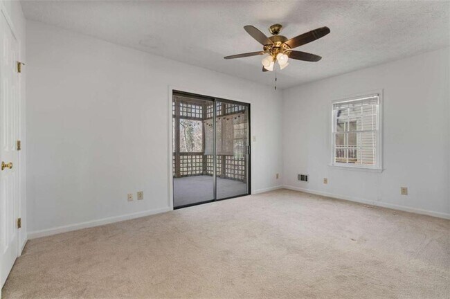 Building Photo - 275 Sageglen Rd