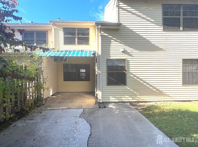 Building Photo - 18 Adams Ct