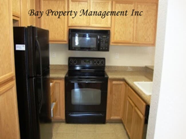 Building Photo - **Beautiful 2-Bedroom Condo in the gated L...