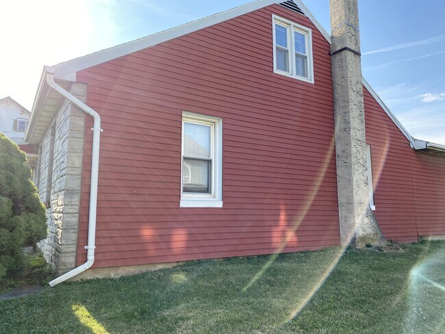 Building Photo - 3235 Lincoln Hwy