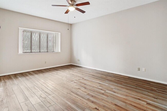 Building Photo - 5402 Summerfield Ln