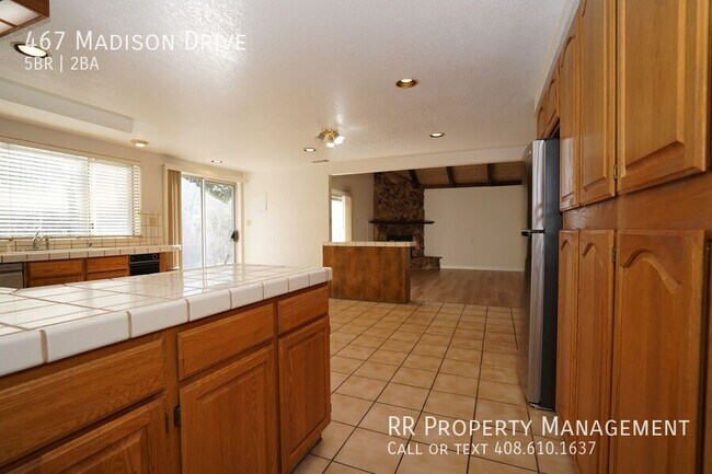 Building Photo - Spacious Home in Beautiful Blossom Valley ...