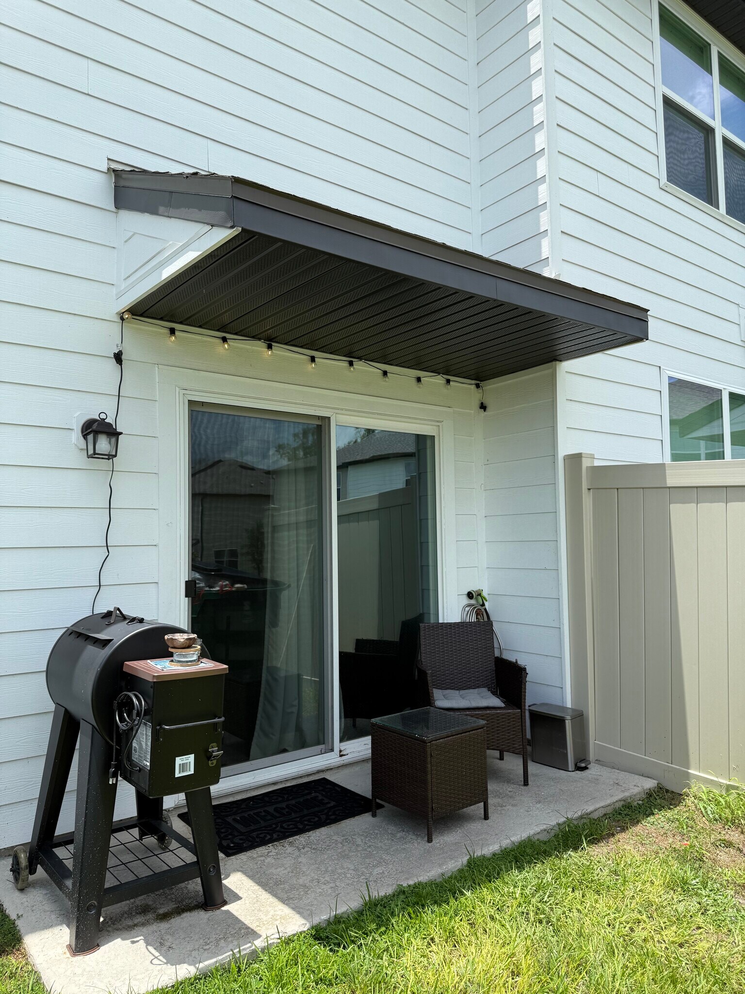 Grilling and seating - 6206 Daerr Ridge St