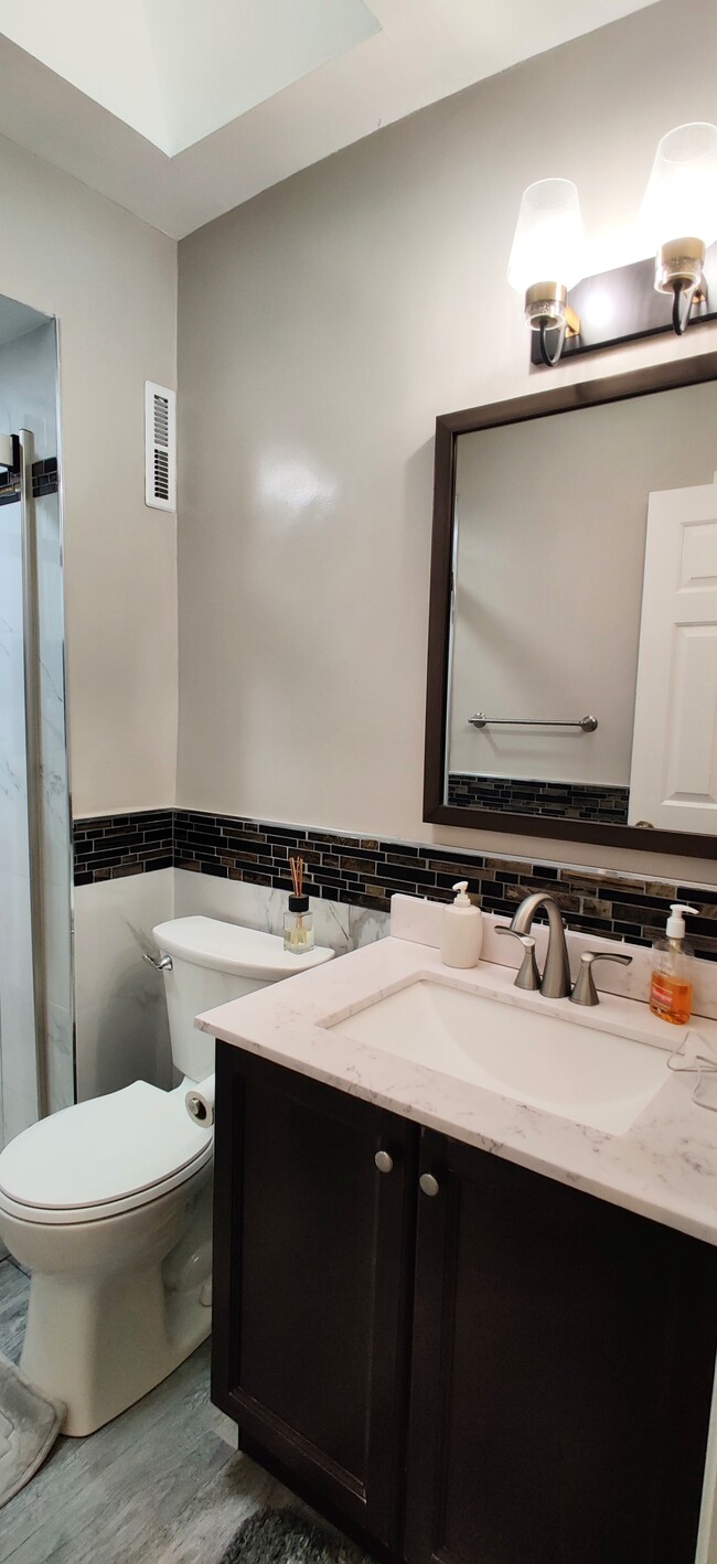 Bathroom in Master bedroom - 26 Hawthorn Dr