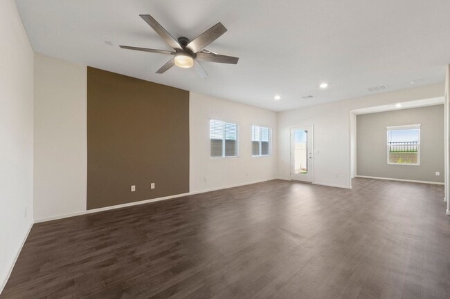 Building Photo - Spacious Single Level with Stunning Mounta...