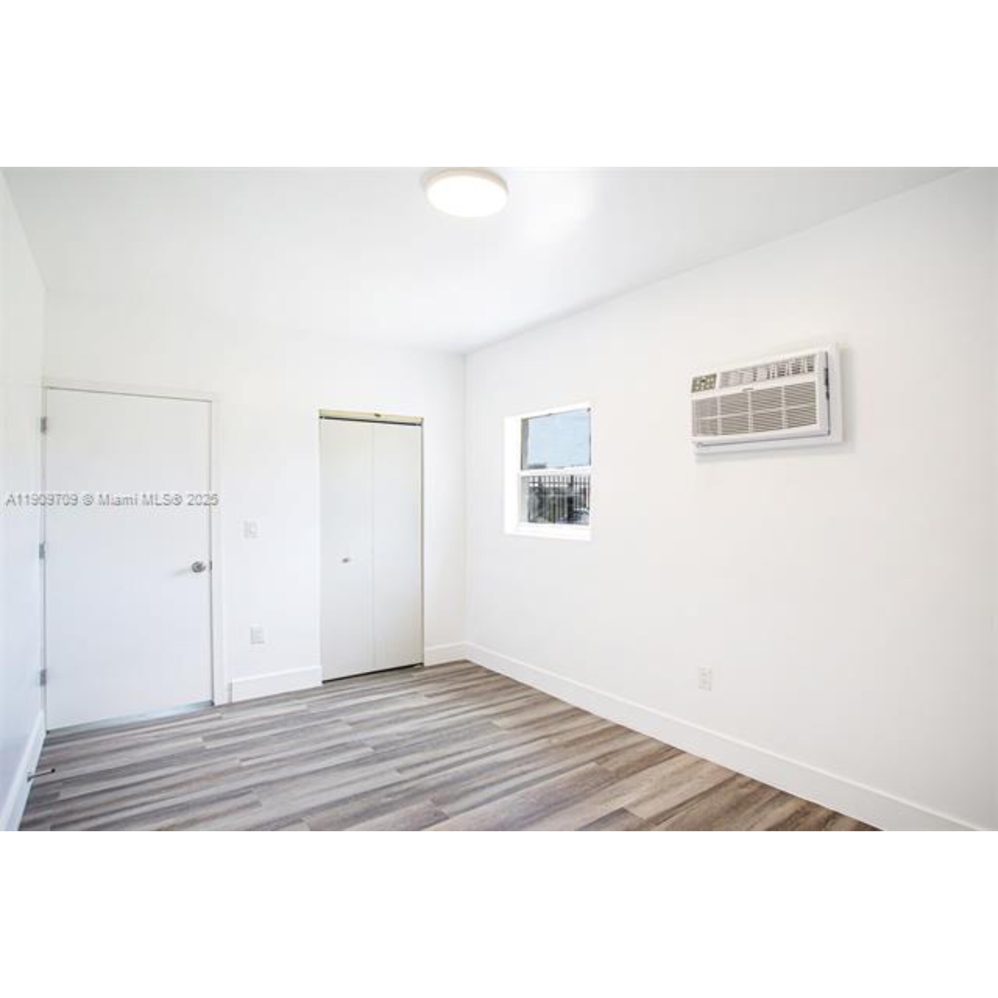 Building Photo - 2424 NW 7th Ct