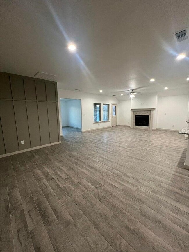 Building Photo - 10518 Aberdeen Ave