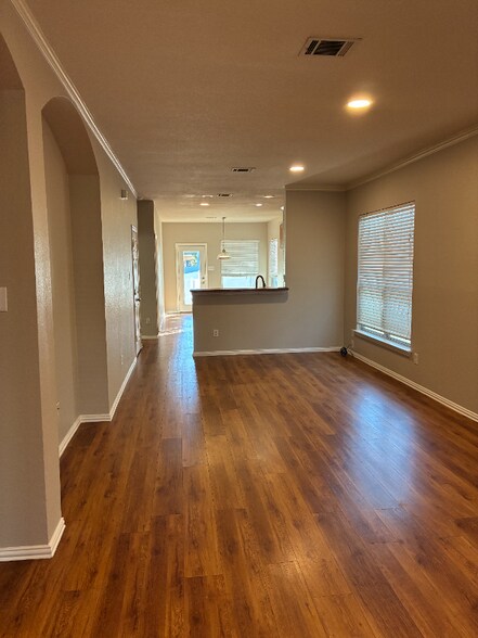 Building Photo - 1336 Kingston Pl