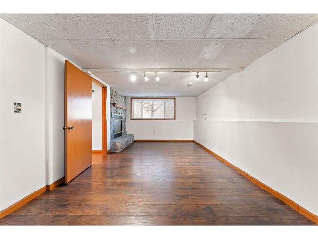 Building Photo - 13753 Glenhurst Ave