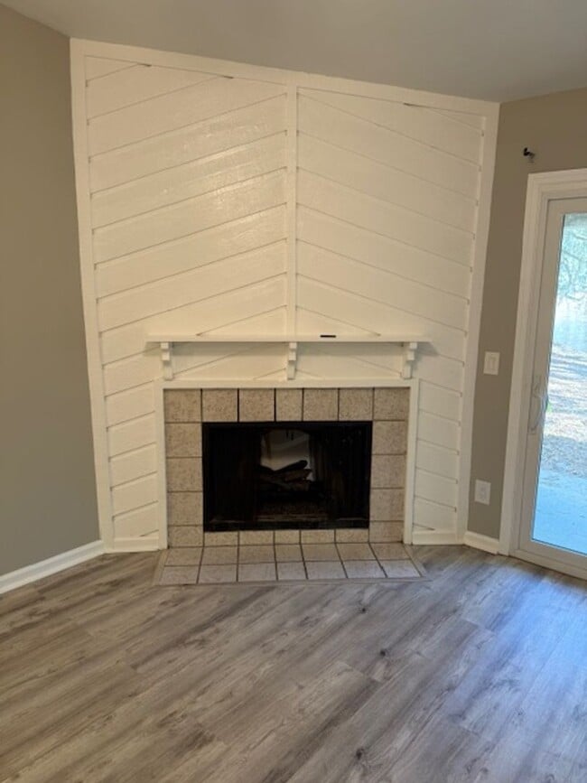 Building Photo - Woodlake Villa 213