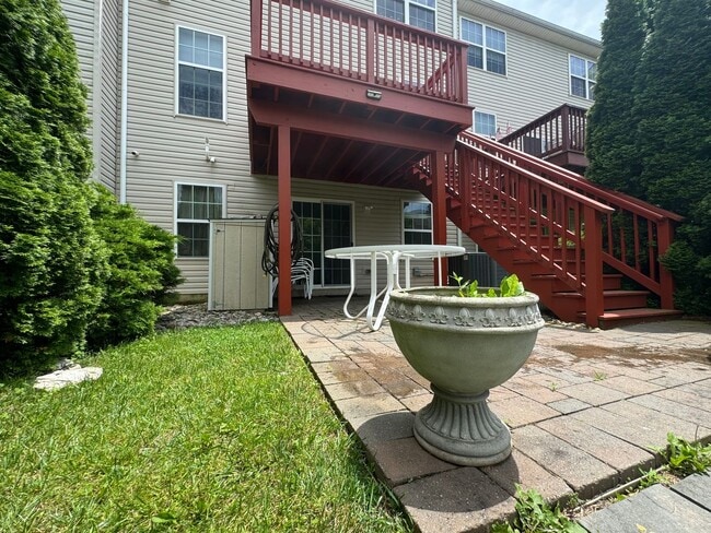 Building Photo - THREE BEDROOM TOWNHOUSE- East Penn Schools