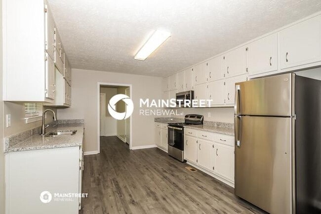Building Photo - 3 Bedroom Pet-Friendly Home in Locust Grove, GA with Main Street Renewal