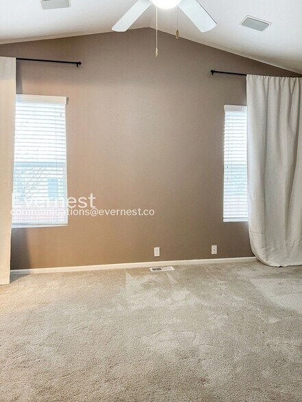 Building Photo - 8215 Silver Glen Dr