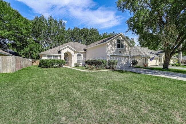 Building Photo - 1704 Dartmoor Ln