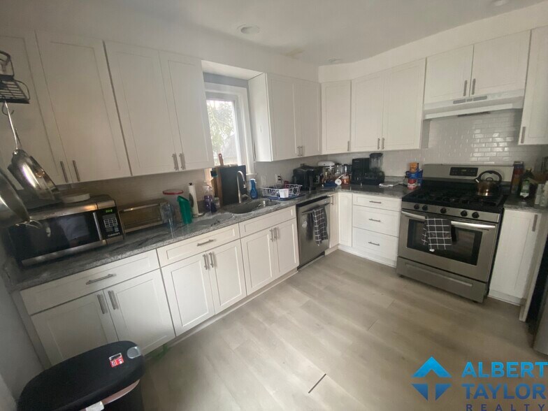 Building Photo - 30 Touro Ave