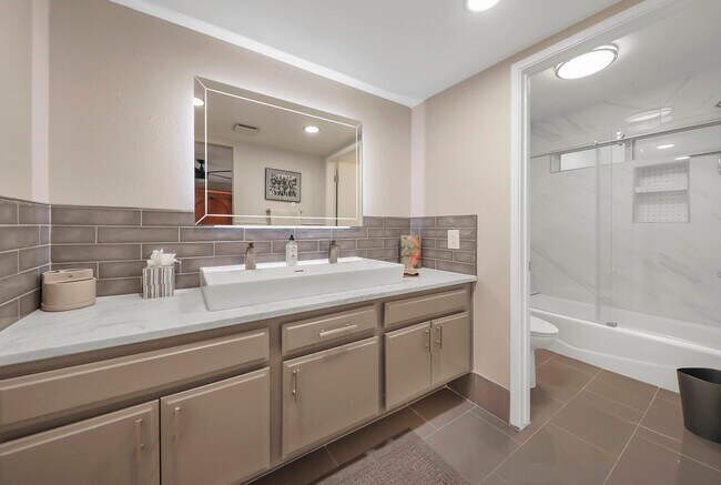 Building Photo - 44389 Cannes Ct