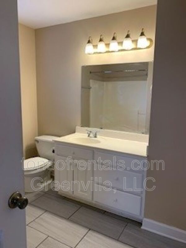 Building Photo - 303 B Dupont Dr