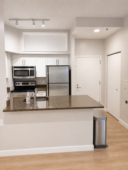 Building Photo - 7500 Woodmont Ave