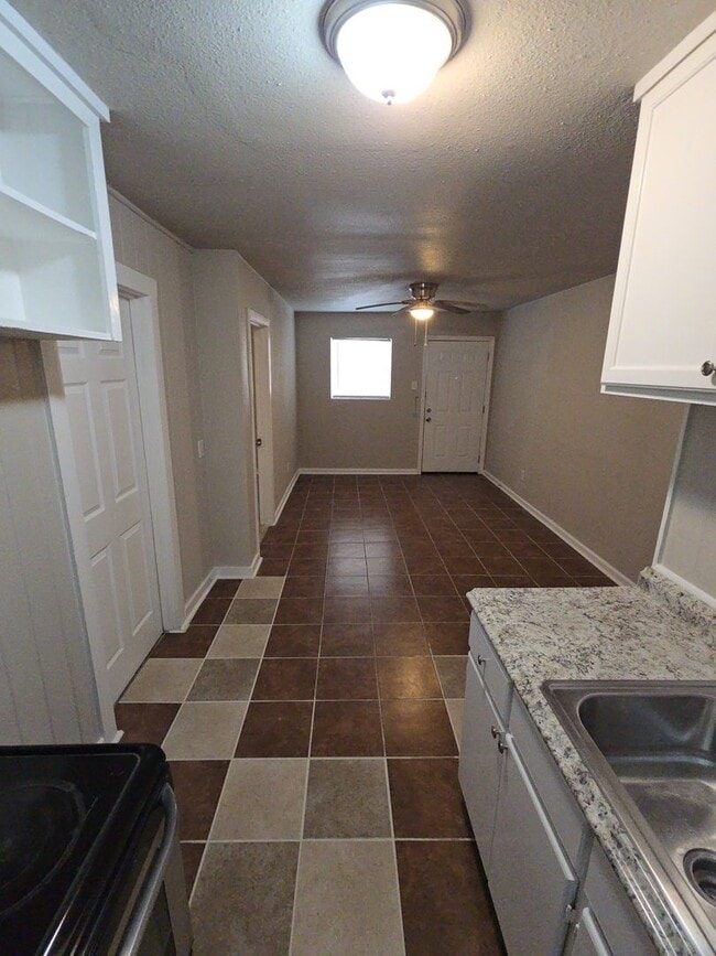 Building Photo - 3335 Tuam St