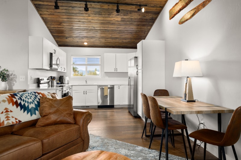 Building Photo - 916 Jensen Rd