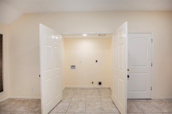Building Photo - 14330 Little Willow Walk