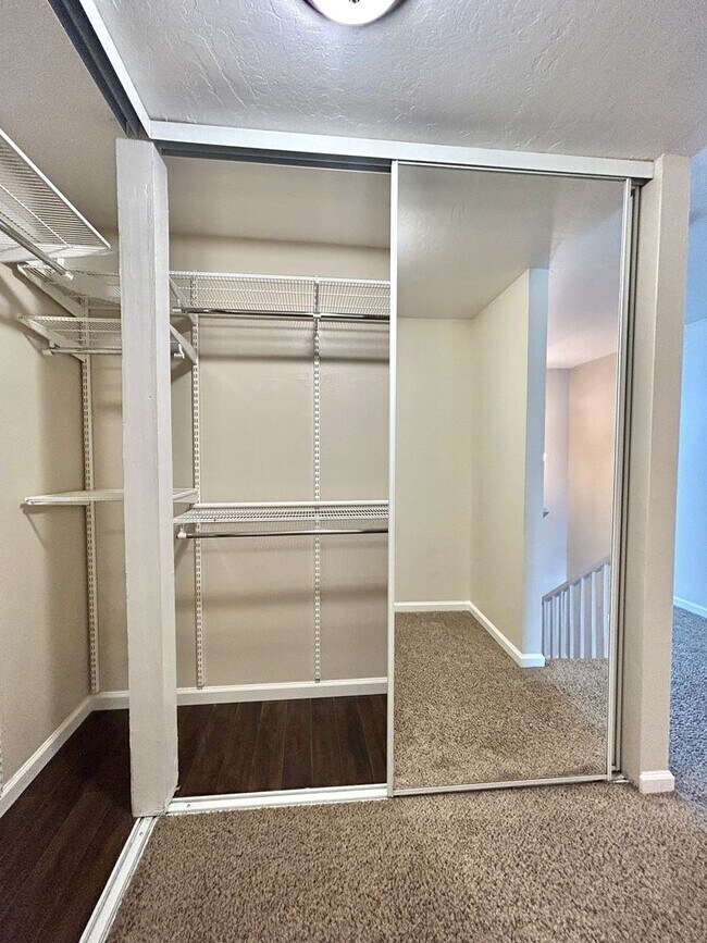 Building Photo - Spacious, 2-story 1 Bed/ 1 Bath Loft apart...