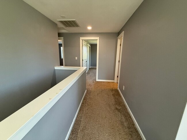 Building Photo - 3 Bedroom House For Rent In Cascade Locks