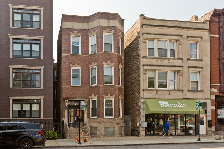 Building Photo - 3350 N Sheffield Ave