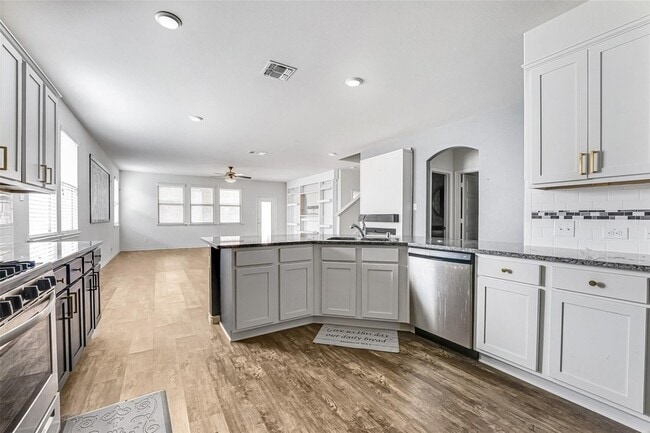 Building Photo - 3113 Brazos Dr