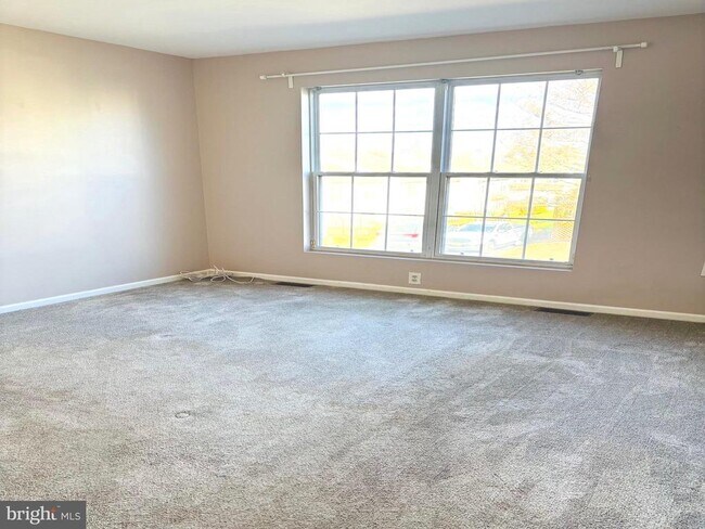 Building Photo - 9 Essex Ct