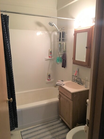 Building Photo - 2933 N Newhall St