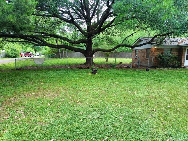 Building Photo - 340 West Dr