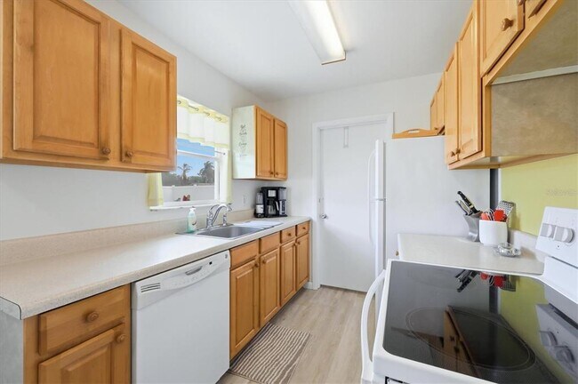 Building Photo - 723 S Brink Ave