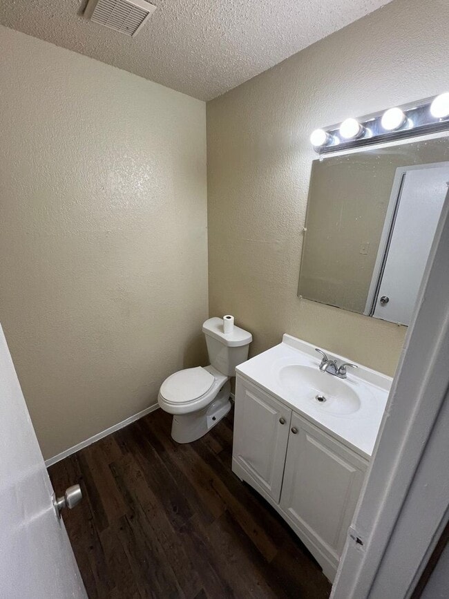 Building Photo - $0 First Month's Rent / $0 Deposit at Move-in