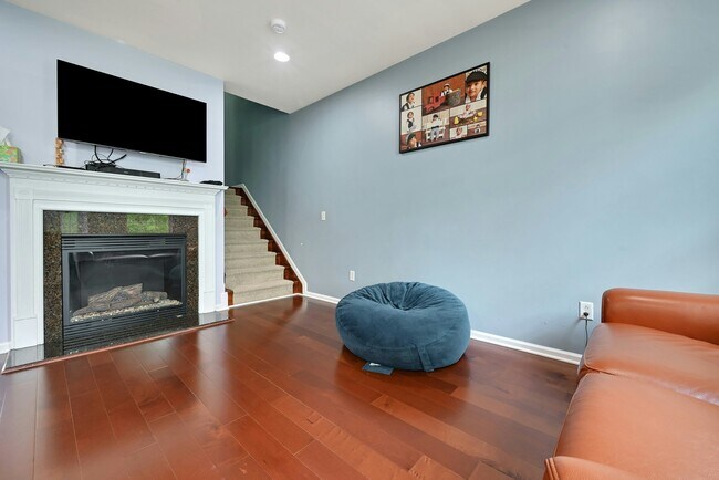 Building Photo - 16 Creekside Ct