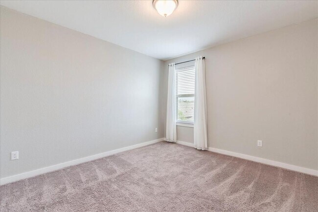 Building Photo - 109 Pine Island Ln