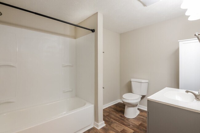 Building Photo - 1515 Villa Ave