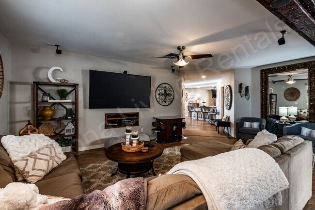 Building Photo - FURNISHED POOL HOME FOR APRIL 2026