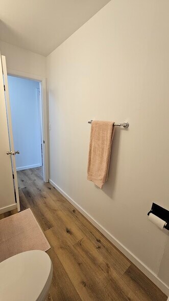 Building Photo - 47 S Brentwood Ave