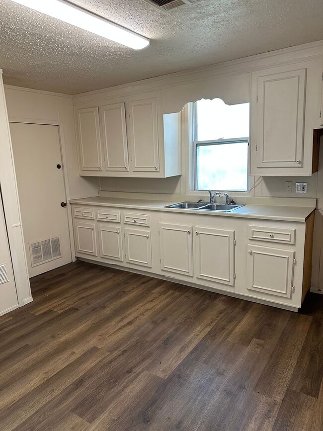 Building Photo - Section 8