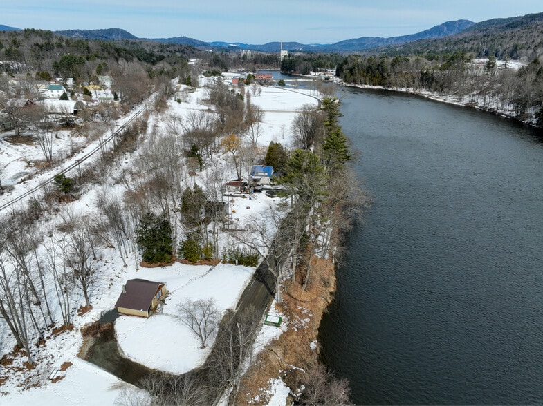 Building Photo - 288 River Rd