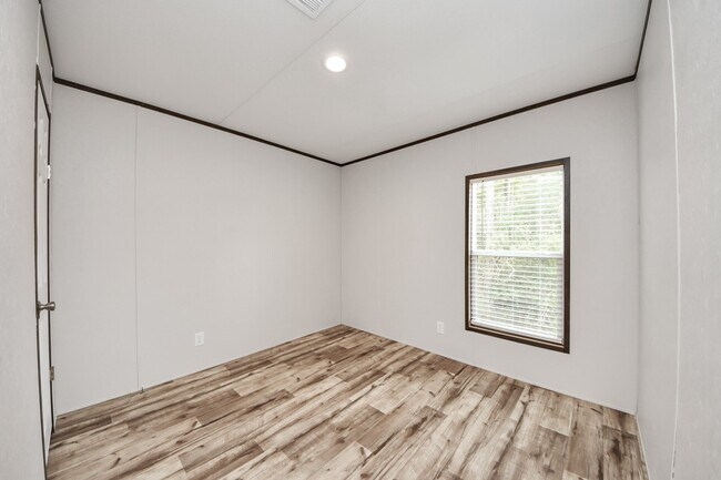 Building Photo - 1556 Brown Rd