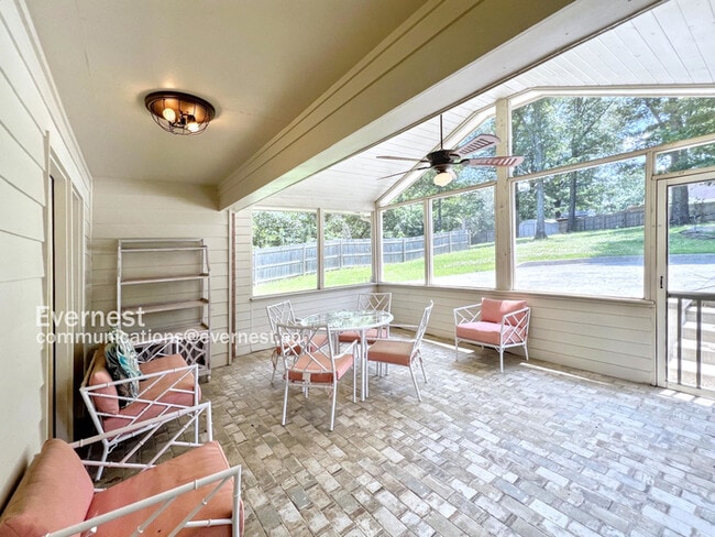 Building Photo - 8835 Robertson Ln N