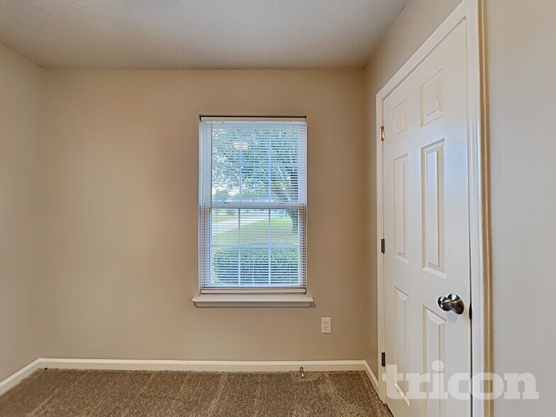Building Photo - 4305 Biesterfield Dr