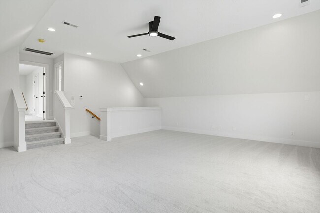 Building Photo - FOR LEASE- 4 BED 3 BATH SINGLE-FAMILY HOME IN LEBANON!